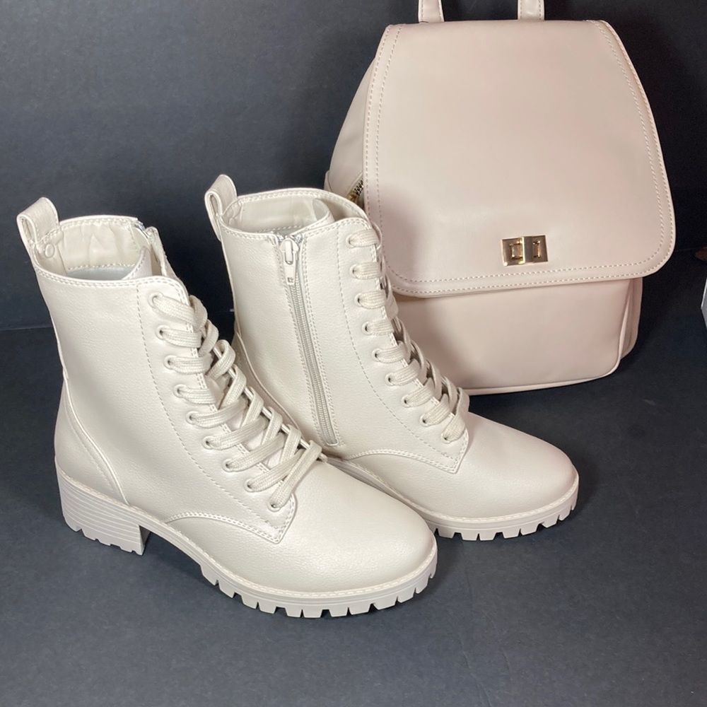 NWT ivory hiking boot by Raylee size 6.5